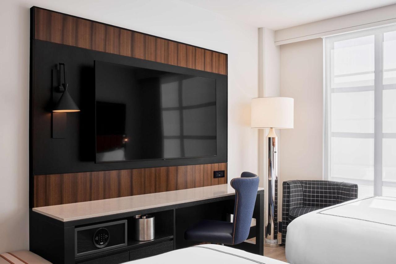 The Godfrey Detroit, Curio Collection By Hilton Hotell Exteriör bild