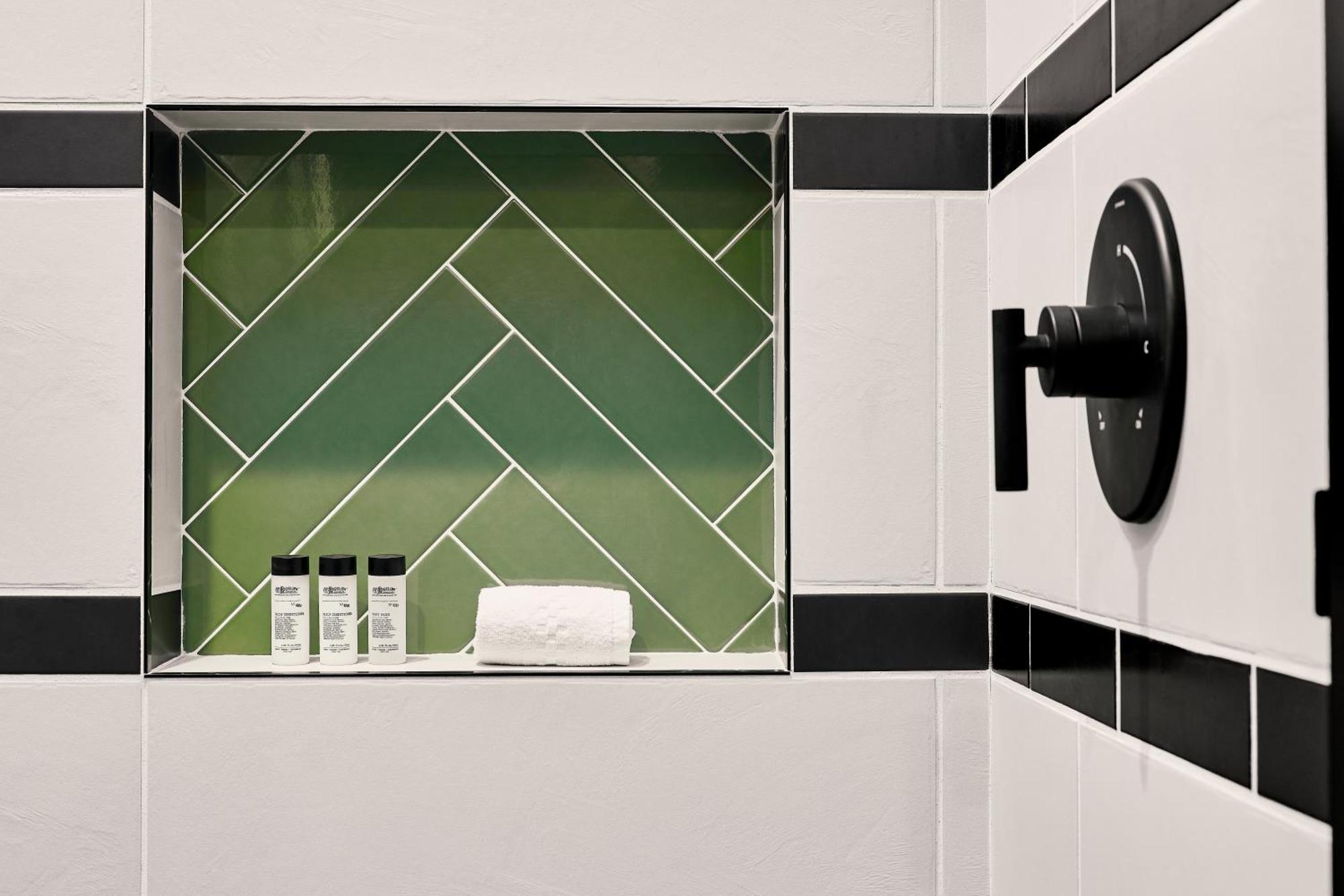 The Godfrey Detroit, Curio Collection By Hilton Hotell Exteriör bild